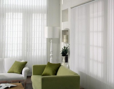 Rèm hàn quốc với gam màu trắng tinh khôi nhẹ nhàng được lắp đặt cho phòng khách nhà phố hiện đại