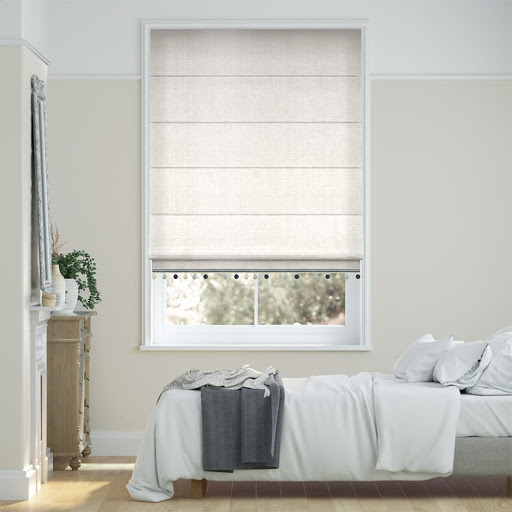Rèm cuốn được sử dụng nhiều trong làm rèm cửa sổ với sự tiện ích và đơn giản