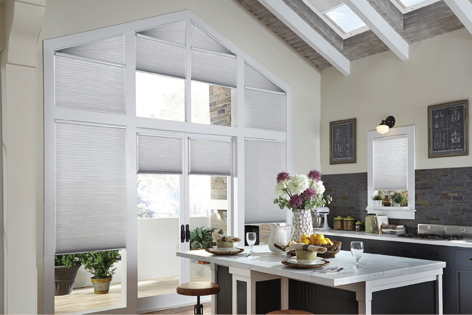 Với chất liệu bền đẹp, thiết kế trẻ trung năng động, rèm Honeycomb là lựa chọn rất phù hợp cho không gian phòng bếp.