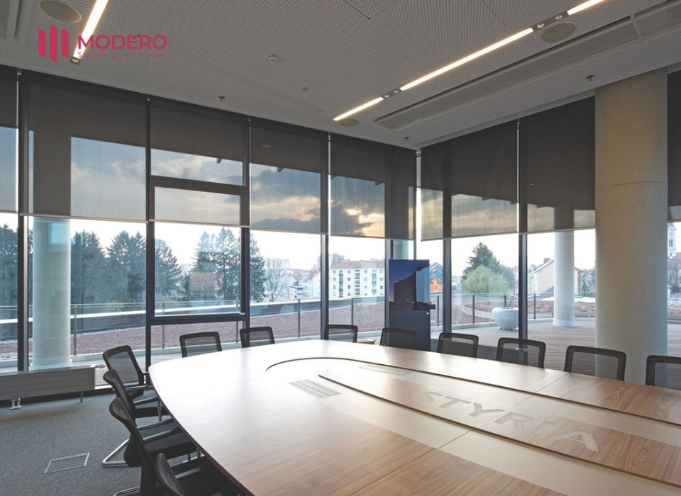 Rèm cuốn ngày càng được ưa chuộng trong nhà phố và căn hộ hiện đại, không chỉ bởi tính tiện nghi mà còn vì khả năng tạo nên một không gian sống mang chiều sâu cảm xúc, bền vững với thời gian.