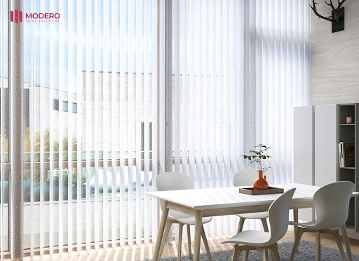 rem-la-doc2 Rèm lá dọc văn phòng với cấu trúc thẳng và màu sắc phù hợp sẽ giúp duy trì sự hài hòa và đồng bộ trong tổng thể kiến trúc.