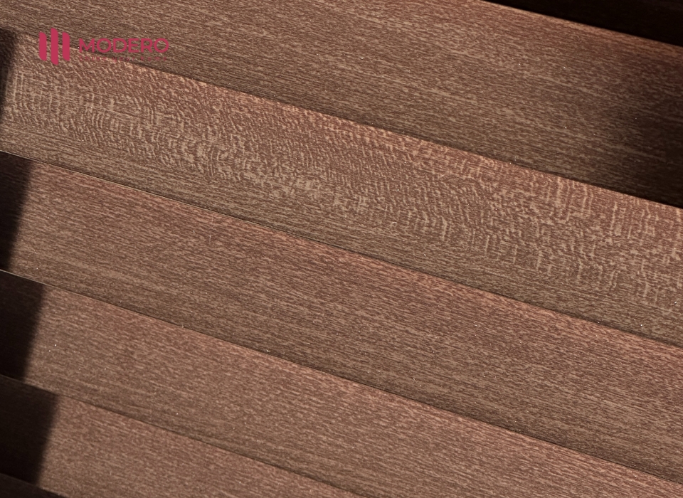 Chất liệu rèm sáo gỗ tự nhiên mang lại vẻ đẹp chân thực và độ bền cao.