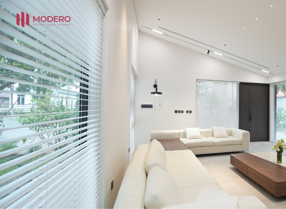 Rèm sáo gỗ là biểu tượng của sự ấm áp và đẳng cấp trong xu hướng nội thất 2026.