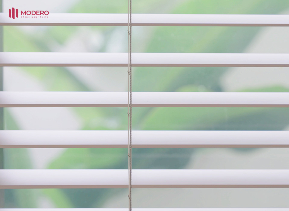 Chất lượng lá nhôm không chỉ ảnh hưởng đến tính thẩm mỹ mà còn quyết định độ bền và trải nghiệm lâu dài của rèm sáo nhôm.