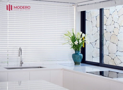 tam-sao-che-nang1 Các dòng mành sáo che nắng MODERO không chỉ đa dạng về chất liệu mà còn linh hoạt trong cách vận hành.
