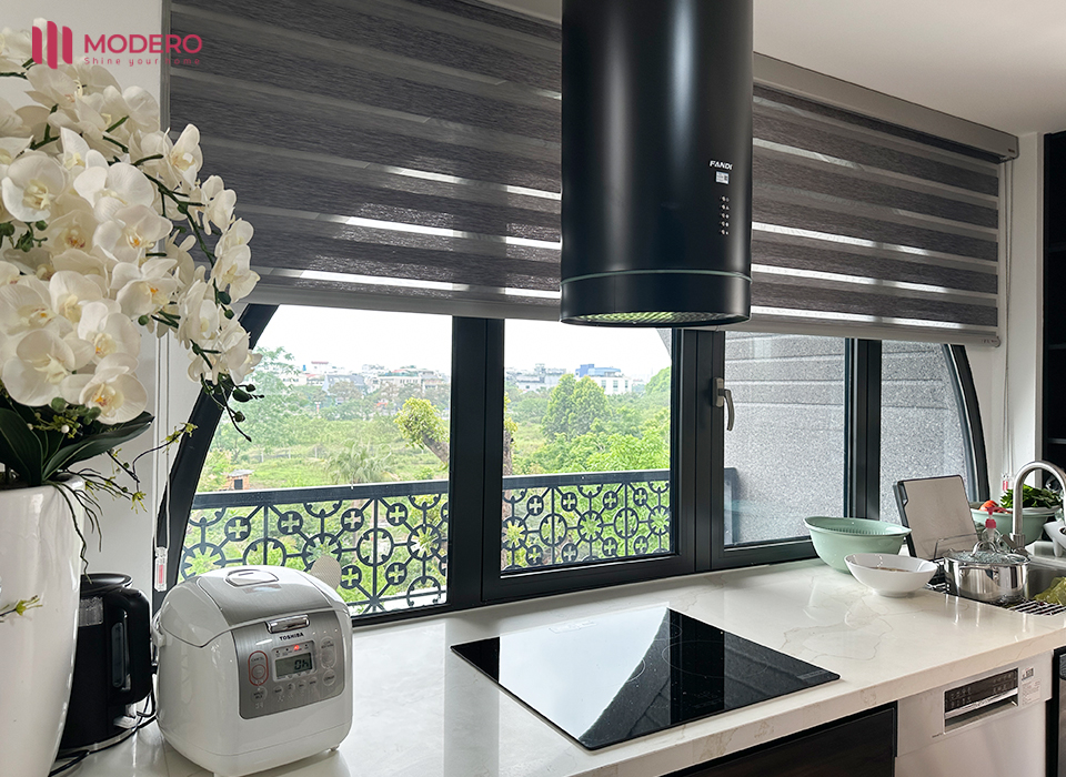 xu-huong-rem-cau-vong Khi ánh sáng tự nhiên đi qua lớp sheer của rèm cầu vồng, các vân dệt nhỏ tạo hiệu ứng tán xạ ánh sáng đều.