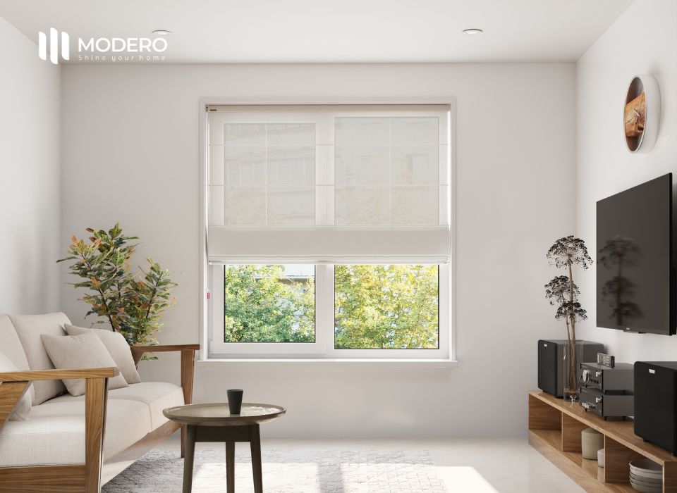 Tại phòng khách, rèm roman đóng vai trò là điểm nhấn nghệ thuật điều phối ánh sáng tinh tế.