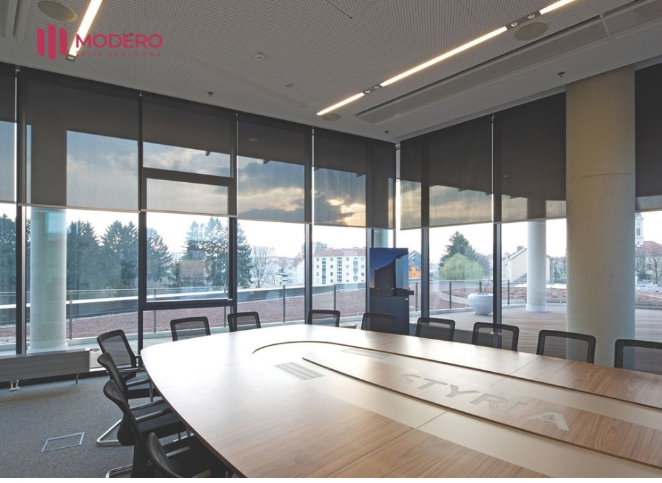 Mành cuốn phù hợp với nhiều không gian khác nhau, từ phòng khách, phòng ngủ đến phòng làm việc hoặc khu vực sinh hoạt chung.